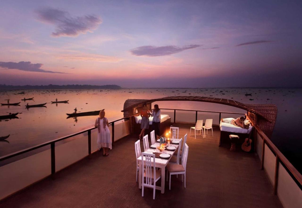 Cosy Premium Houseboats Hotel Alappuzha Bagian luar foto