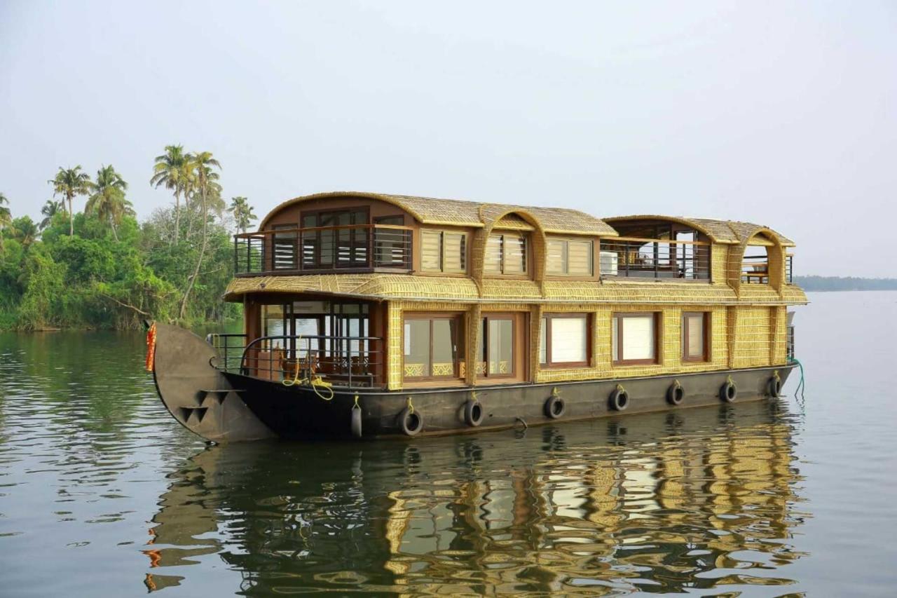 Cosy Premium Houseboats Hotel Alappuzha Bagian luar foto