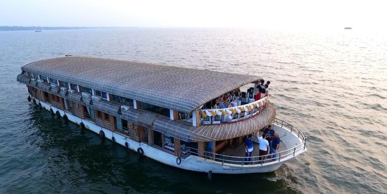 Cosy Premium Houseboats Hotel Alappuzha Bagian luar foto