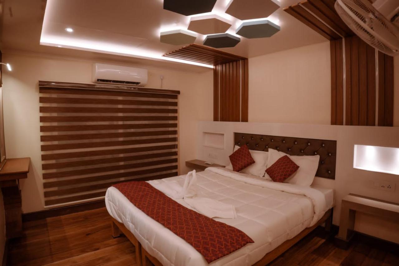 Cosy Premium Houseboats Hotel Alappuzha Bagian luar foto