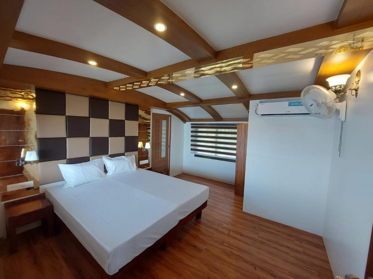 Cosy Premium Houseboats Hotel Alappuzha Bagian luar foto