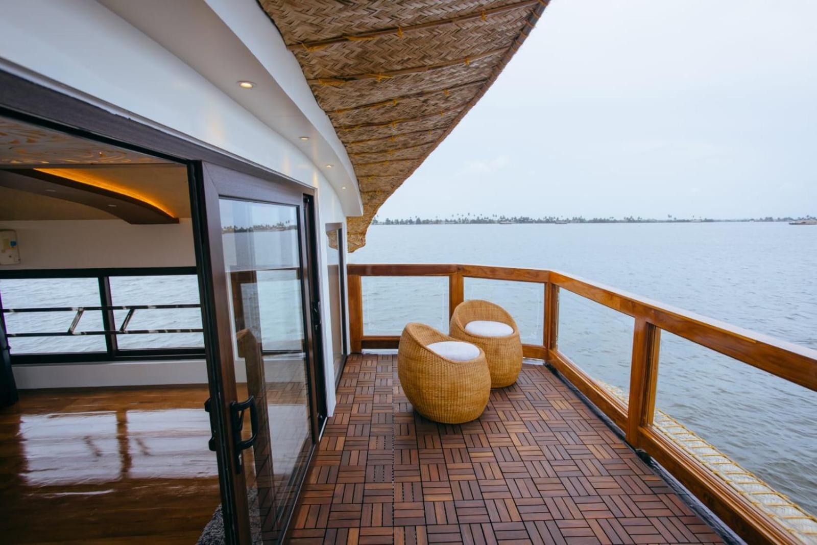 Cosy Premium Houseboats Hotel Alappuzha Bagian luar foto