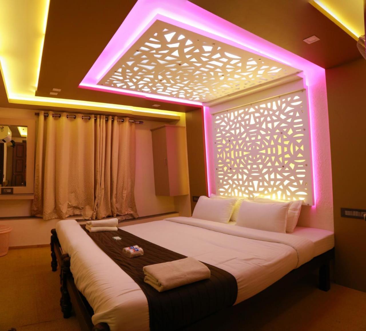 Cosy Premium Houseboats Hotel Alappuzha Bagian luar foto