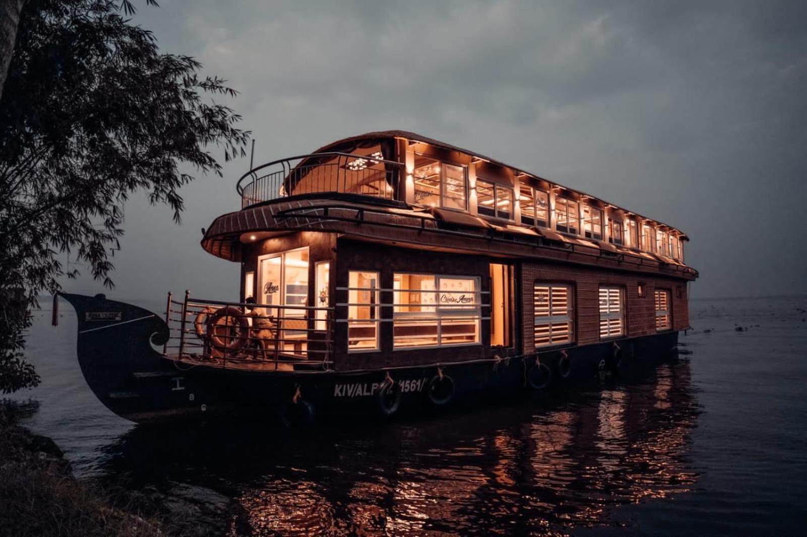 Cosy Premium Houseboats Hotel Alappuzha Bagian luar foto