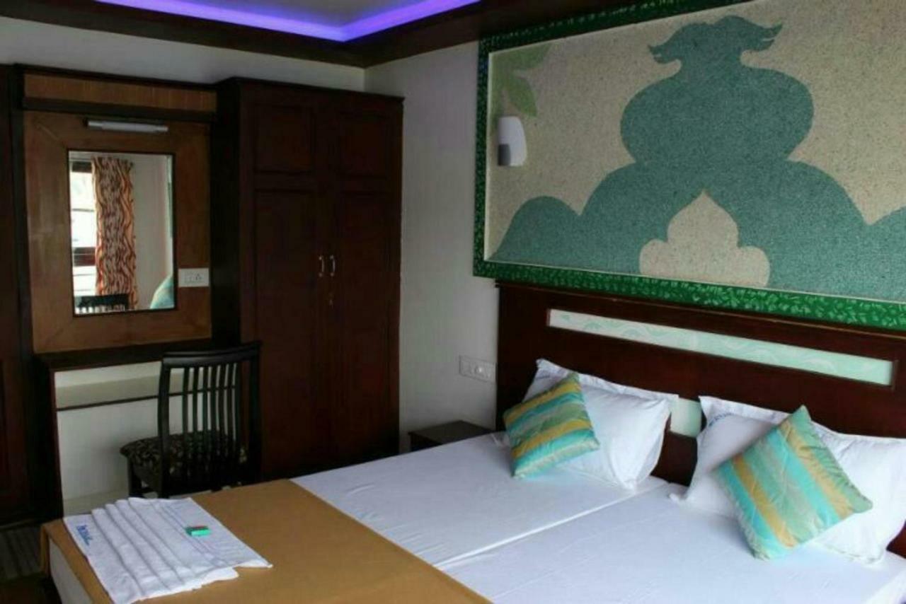 Cosy Premium Houseboats Hotel Alappuzha Bagian luar foto