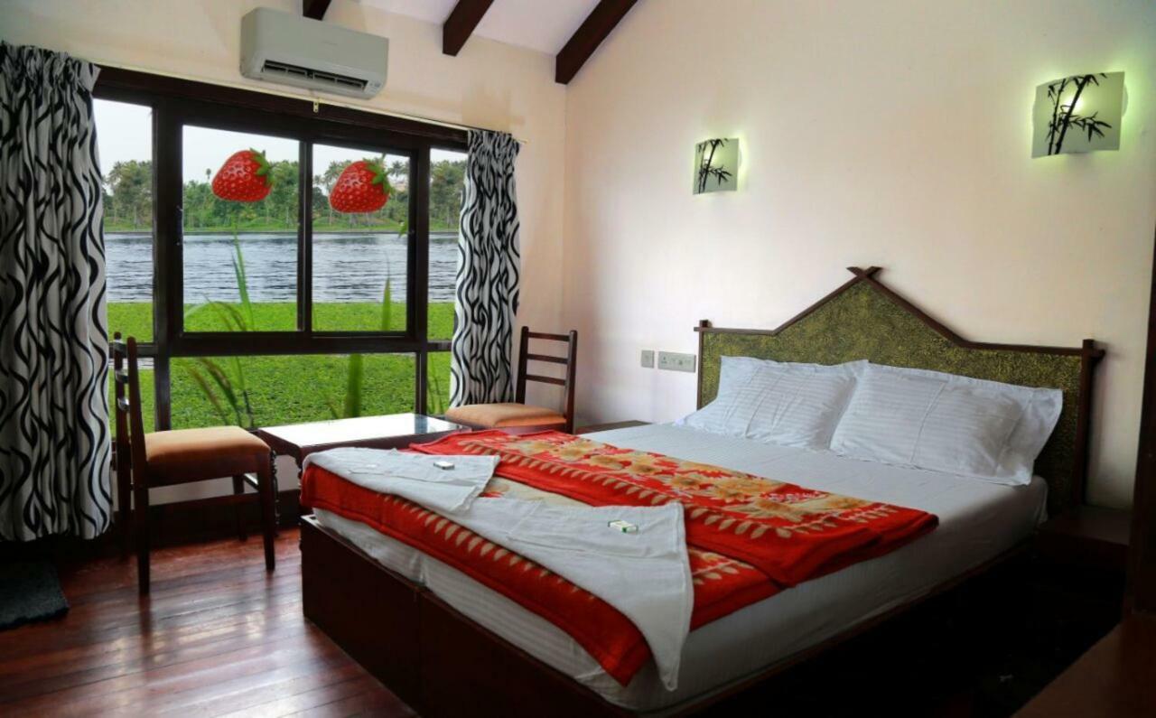 Cosy Premium Houseboats Hotel Alappuzha Bagian luar foto