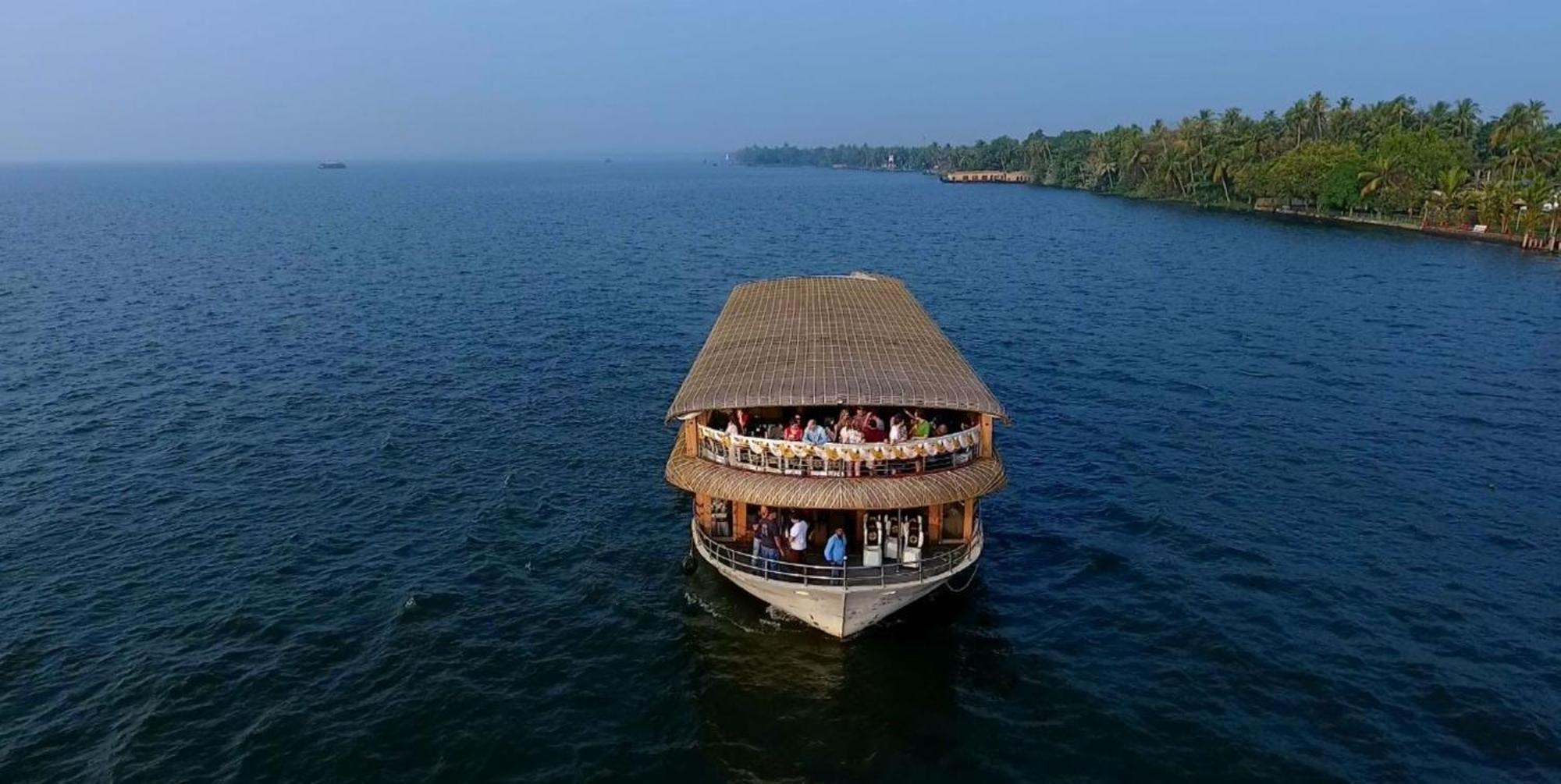 Cosy Premium Houseboats Hotel Alappuzha Bagian luar foto