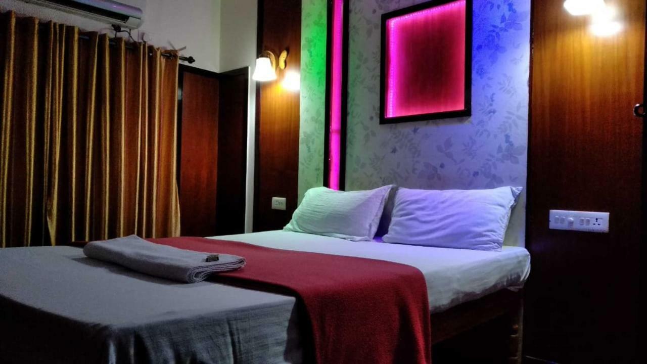 Cosy Premium Houseboats Hotel Alappuzha Bagian luar foto