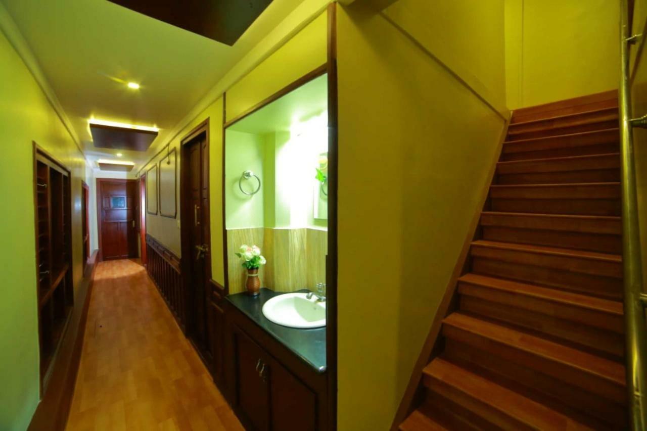 Cosy Premium Houseboats Hotel Alappuzha Bagian luar foto