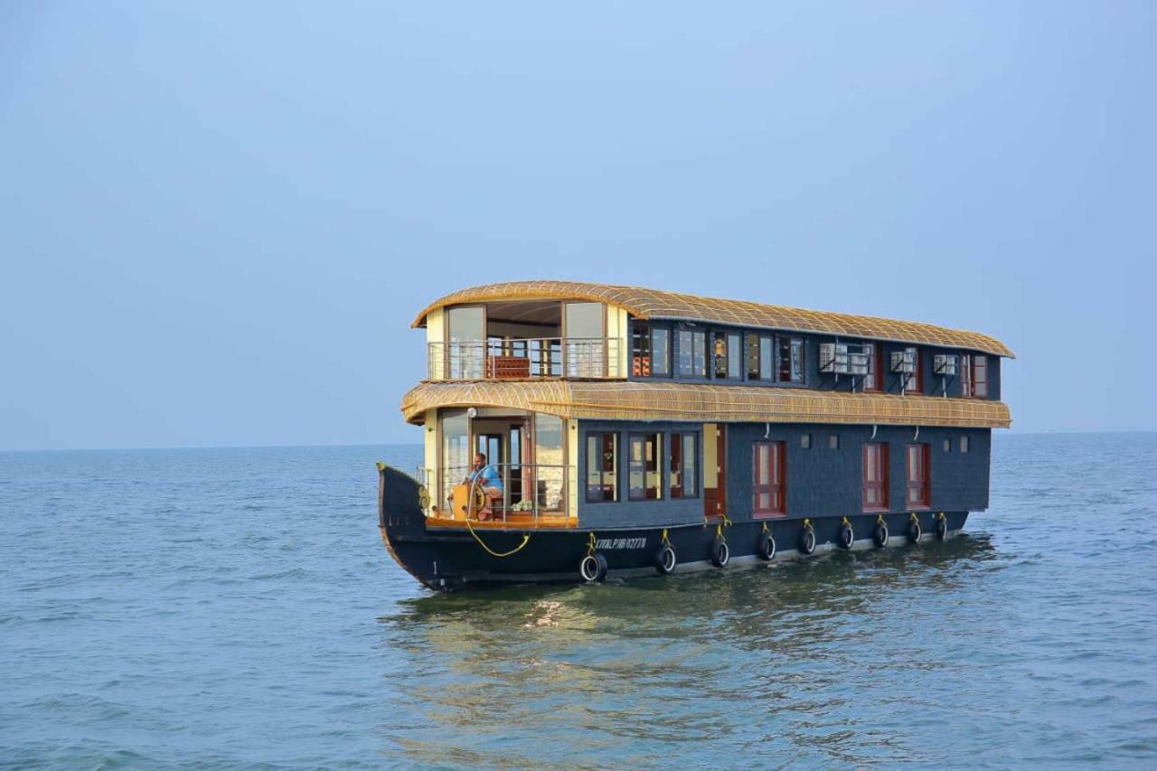 Cosy Premium Houseboats Hotel Alappuzha Bagian luar foto
