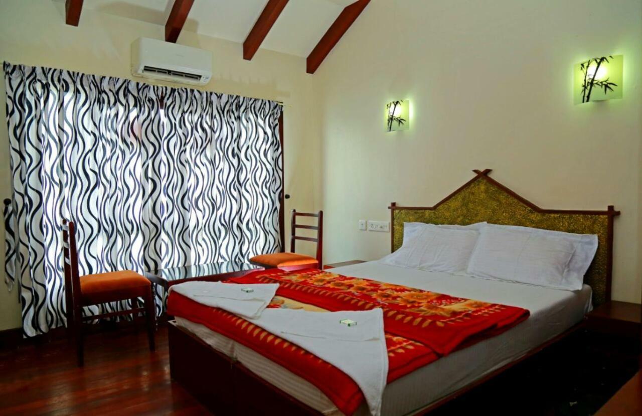 Cosy Premium Houseboats Hotel Alappuzha Bagian luar foto