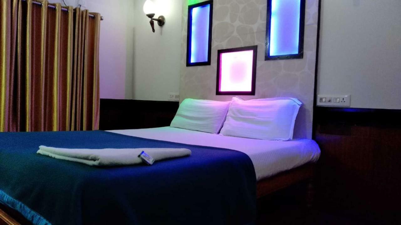 Cosy Premium Houseboats Hotel Alappuzha Bagian luar foto