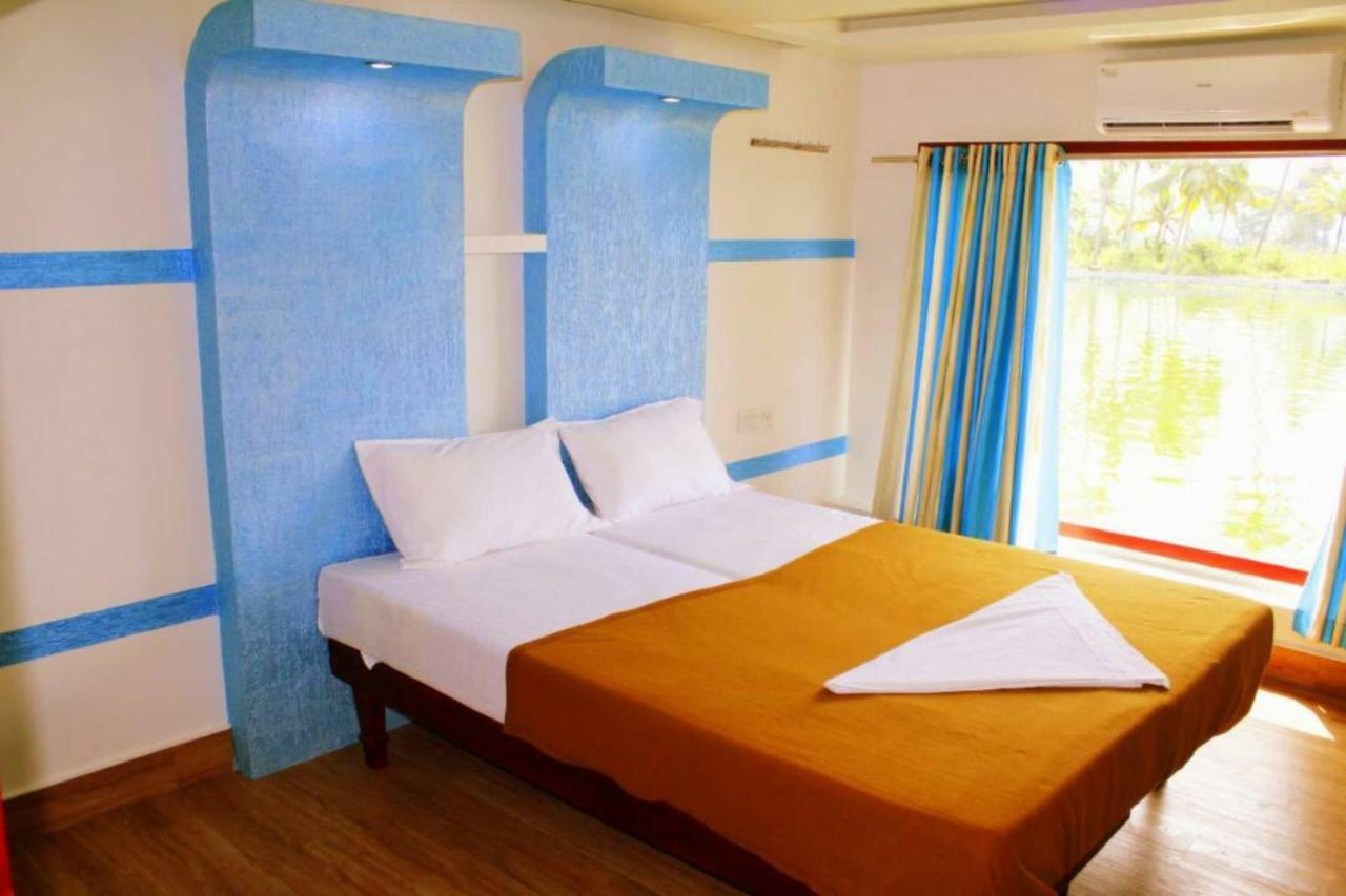 Cosy Premium Houseboats Hotel Alappuzha Bagian luar foto