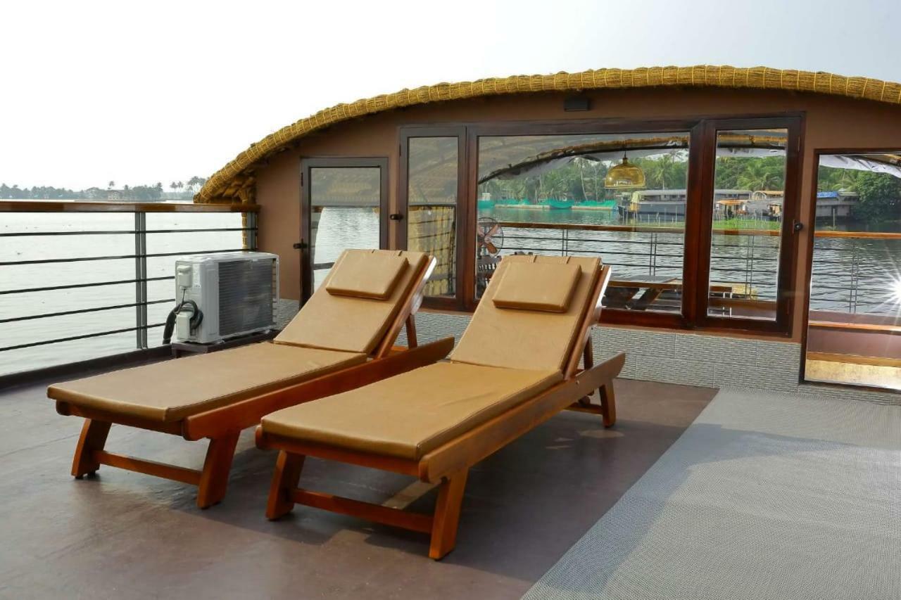Cosy Premium Houseboats Hotel Alappuzha Bagian luar foto
