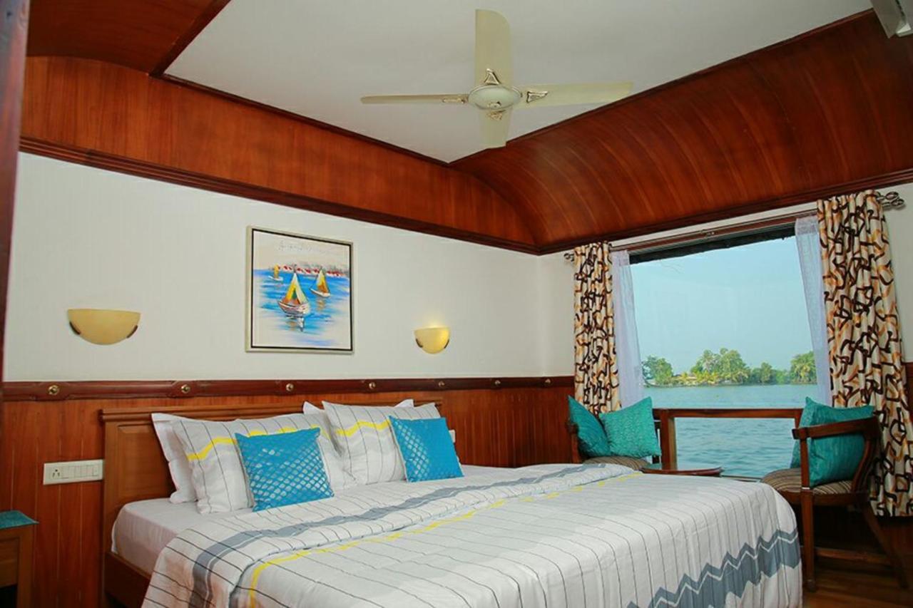 Cosy Premium Houseboats Hotel Alappuzha Bagian luar foto
