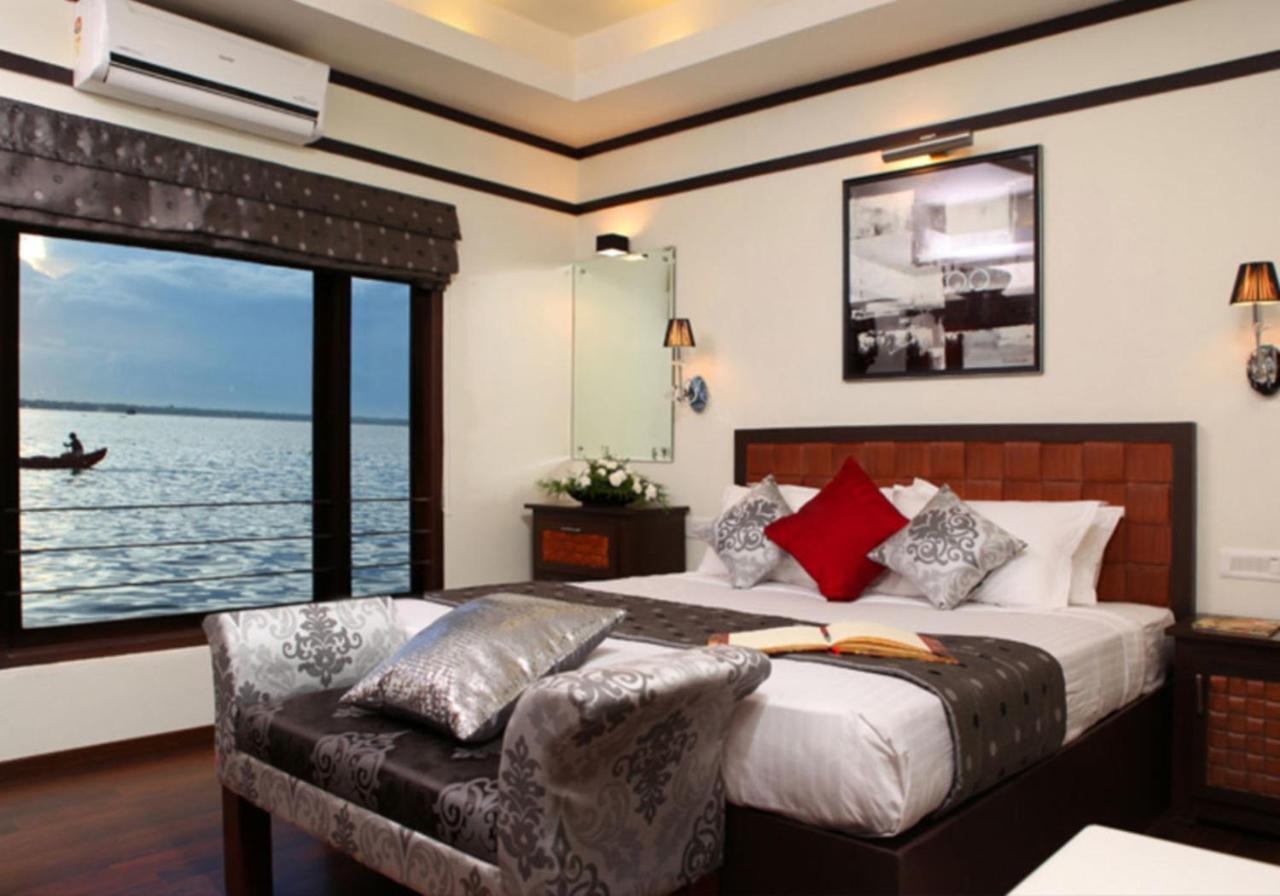 Cosy Premium Houseboats Hotel Alappuzha Bagian luar foto