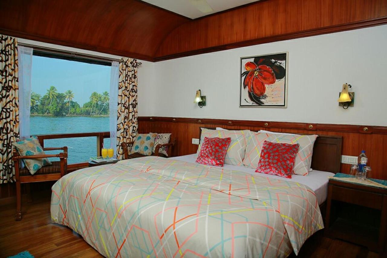 Cosy Premium Houseboats Hotel Alappuzha Bagian luar foto